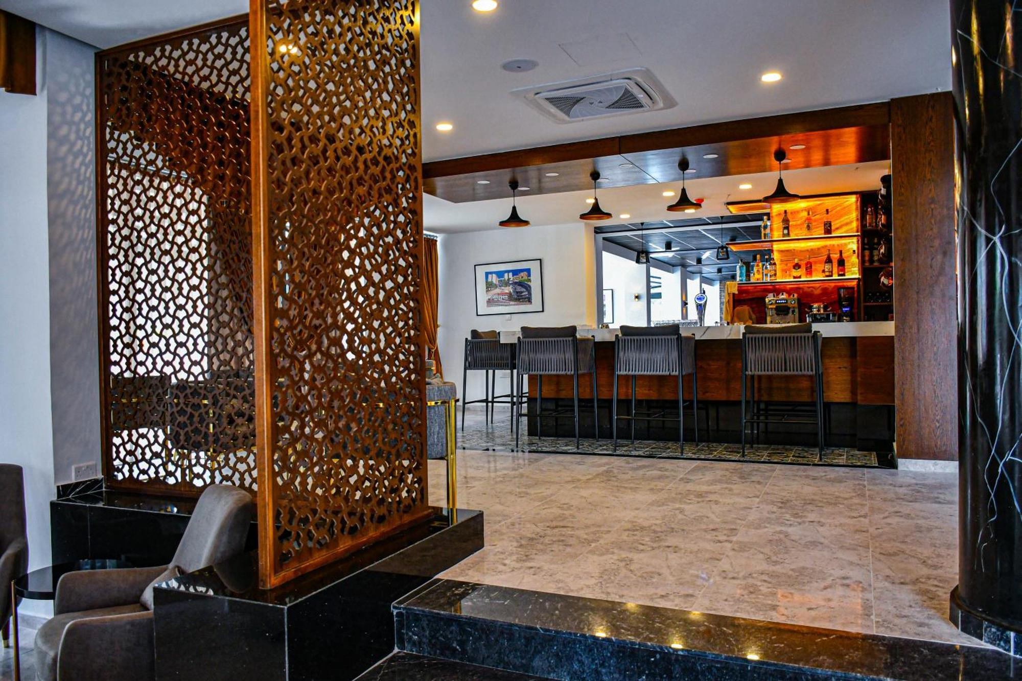 Dorana Hotel كيرينيا المظهر الخارجي الصورة