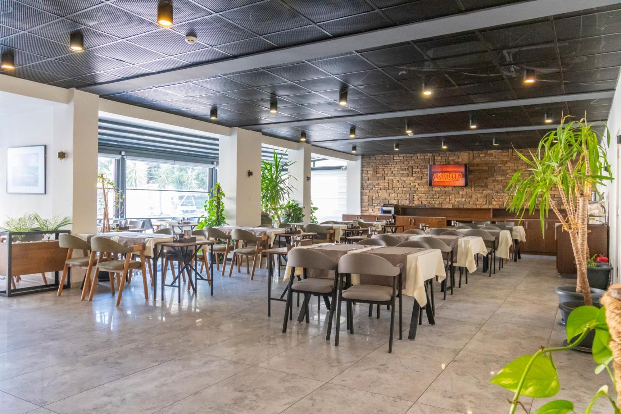 Dorana Hotel كيرينيا المظهر الخارجي الصورة
